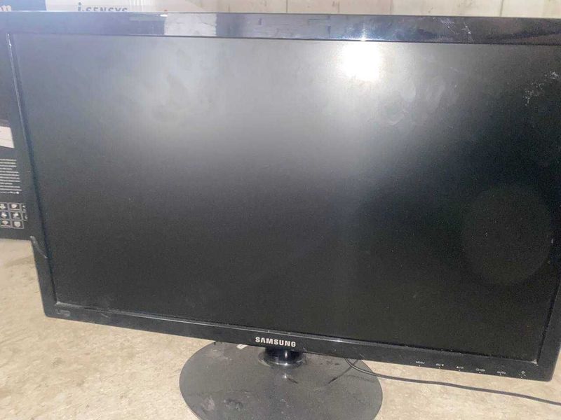 Monitorlar bor 22va19 lik lg va samsunng model:s22300b