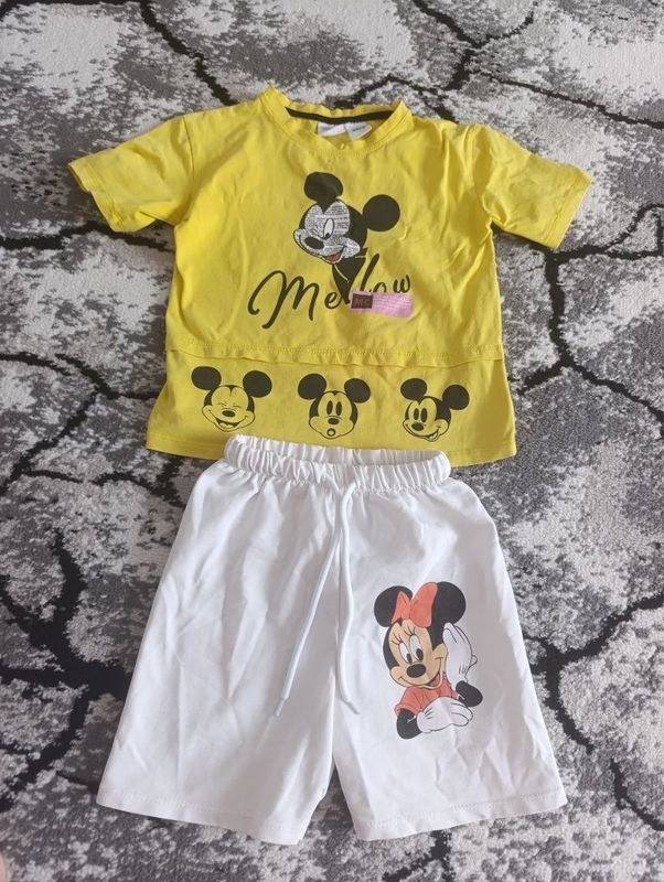 Продам костюм и футболку для девочки 6-7 лет рост 122 Zara Продам костюм и футболку для девочки 6-7 лет рост 122 Zara