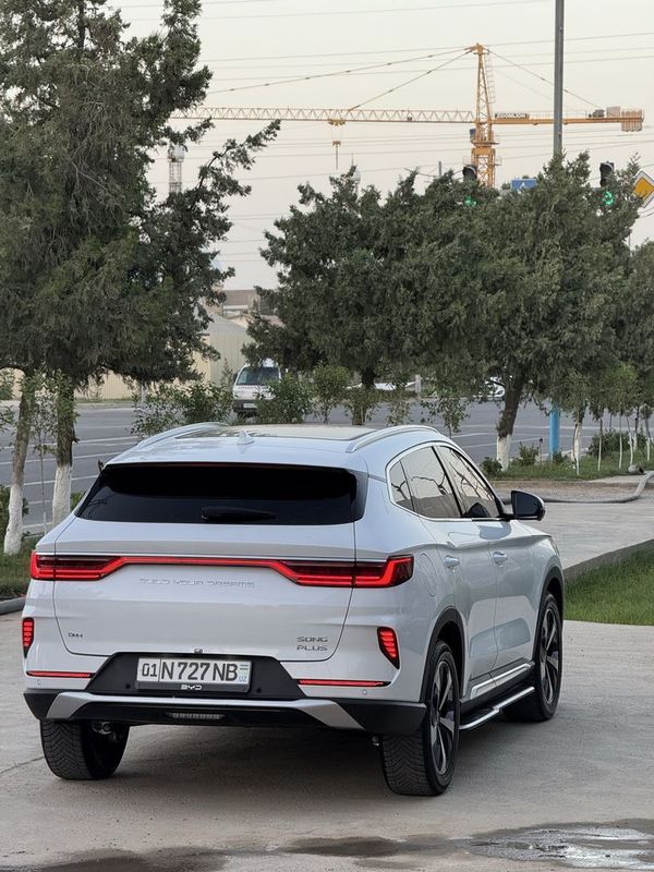 Byd Song Plus hybrid 2 pozitsiya Byd Song Plus hybrid 2 pozitsiya