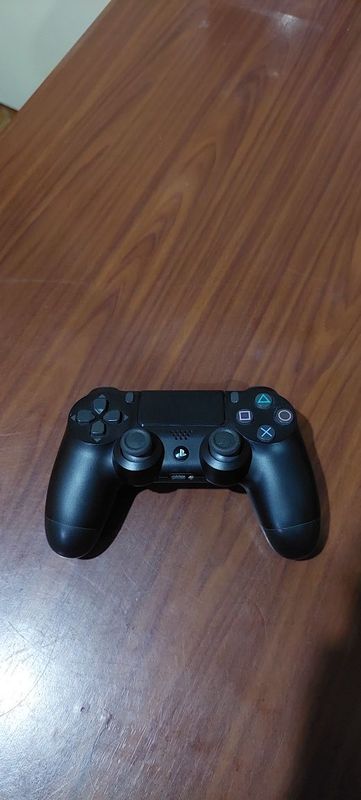 Продаётся оригинал джойстик Sony PS-4 за 20 у.е! Продаётся оригинал джойстик Sony PS-4 за 20 у.е!