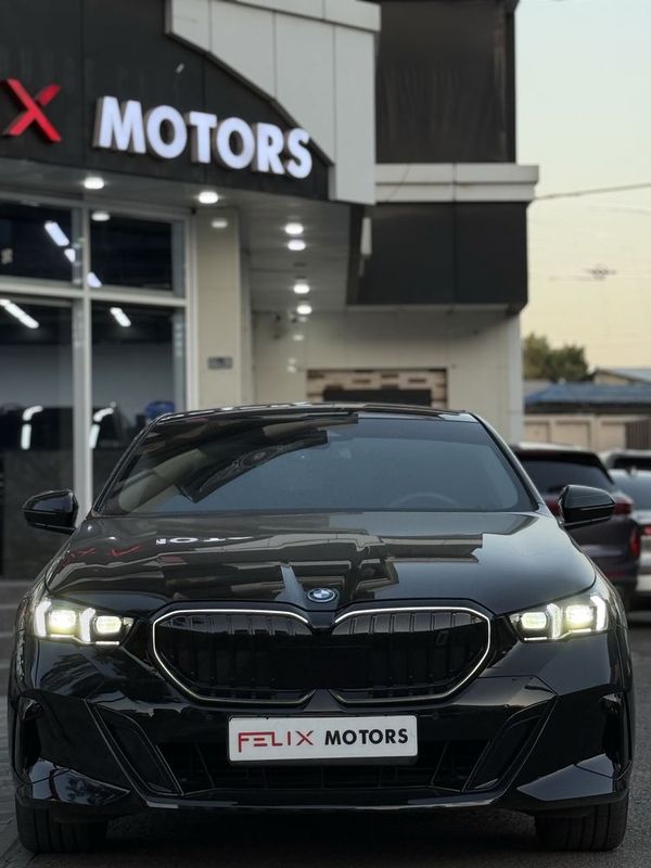 BMW i5 eDrive 35L BMW i5 eDrive 35L