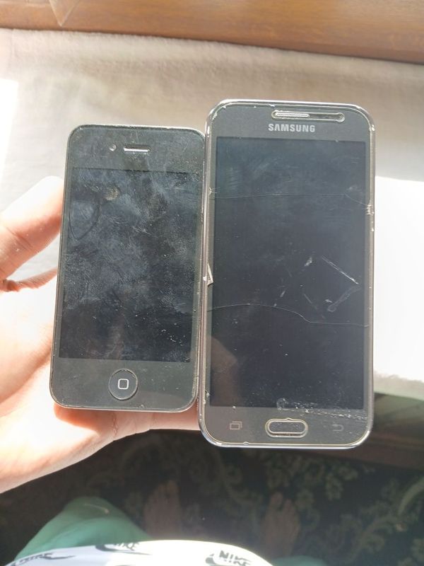 Ayfon 4 Samsung J1 sotiladi Ayfon 4 Samsung J1 sotiladi