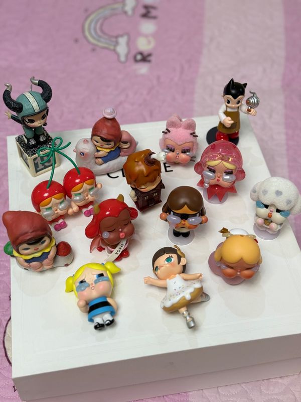 Игрушка статуэтка Cry baby pop mart