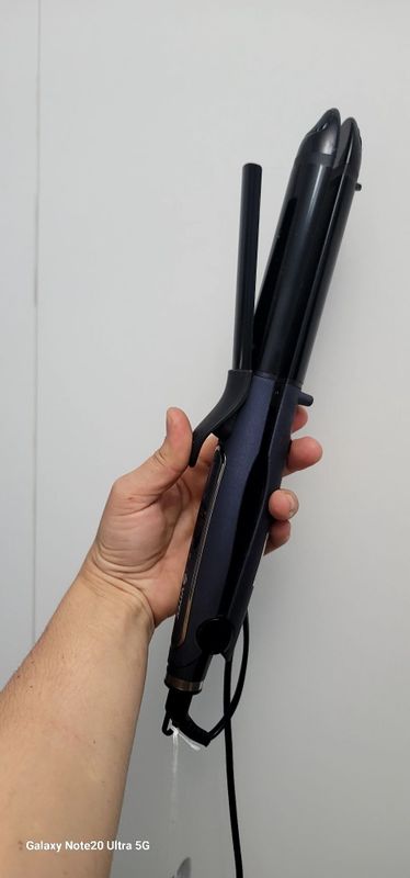 Выпрямитель плюс плойка 2 в 1 . новый с биркой бренда vitek Выпрямитель плюс плойка 2 в 1 . новый с биркой бренда vitek