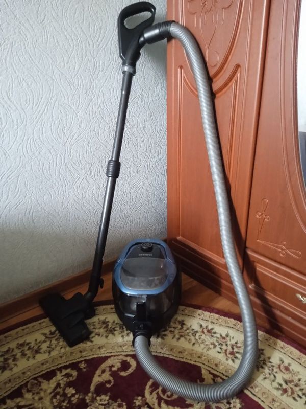 Пылесос "Samsung" Пылесос "Samsung"