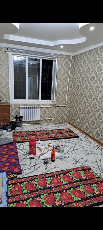 3 хонали квартира сотилади 1-мактабни ёнида