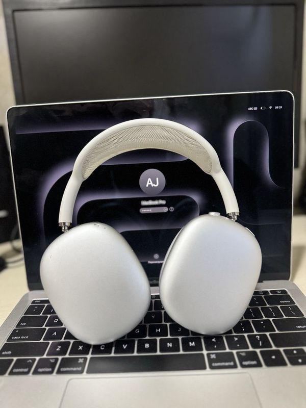 Airpods Max 1 оргинал 100% срочно сотшим кере Airpods Max 1 оргинал 100% срочно сотшим кере