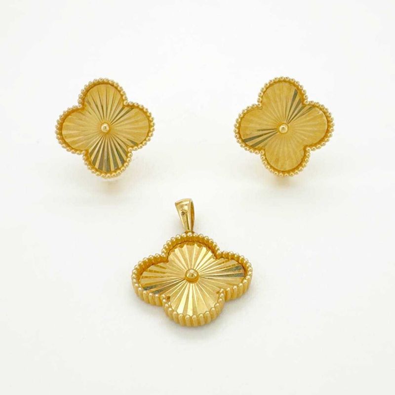 Золотой комплект в стиле Van Cleef & Arpels Золотой комплект в стиле Van Cleef & Arpels