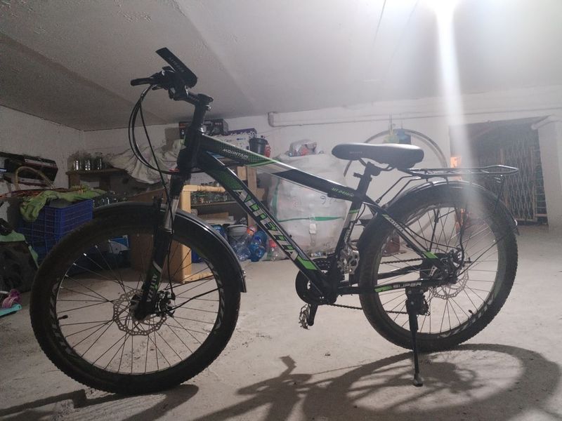 Velosiped sotiladi Velosiped sotiladi
