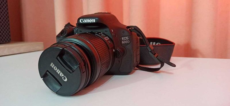 Продаю Canon EOS 600D с родным объективом