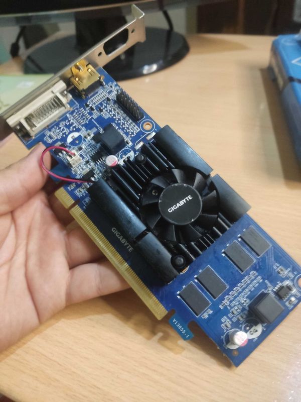 Видеокарта GeForce GT 220 2 Gb Видеокарта GeForce GT 220 2 Gb