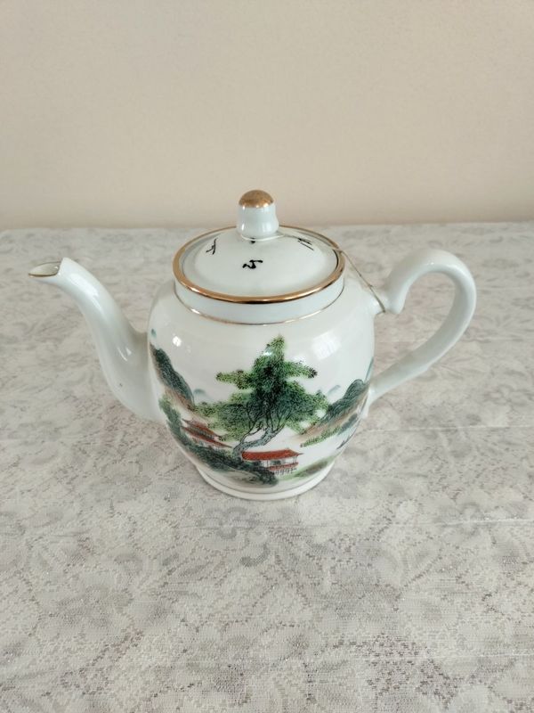 Продам китайский чайник из фарфора