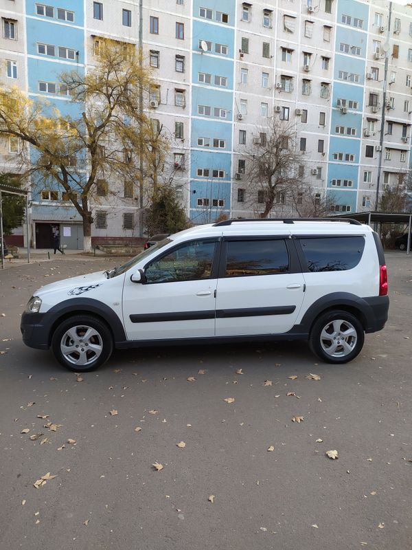 Lada Largus Cross sotiladi 50 ming probeg