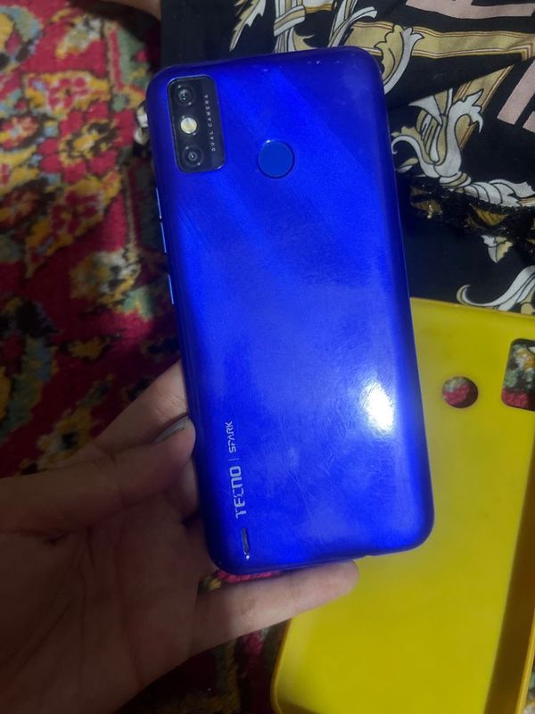 Tecno telefon orqasi plasmas yahshi normal holatda ishlatsa boladi Tecno telefon orqasi plasmas yahshi normal holatda ishlatsa boladi