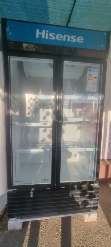 Ветринный холодильник Hisense