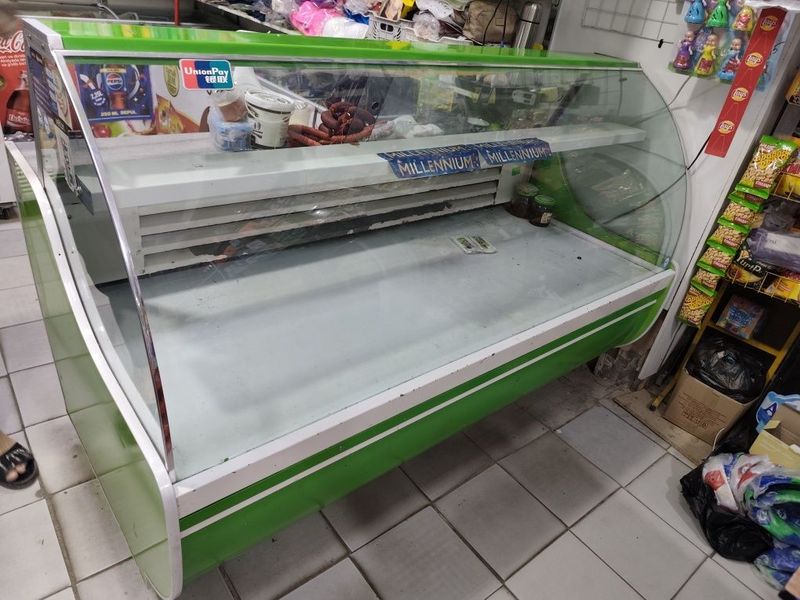 Продаётся витрин.холодилник Продаётся витрин.холодилник