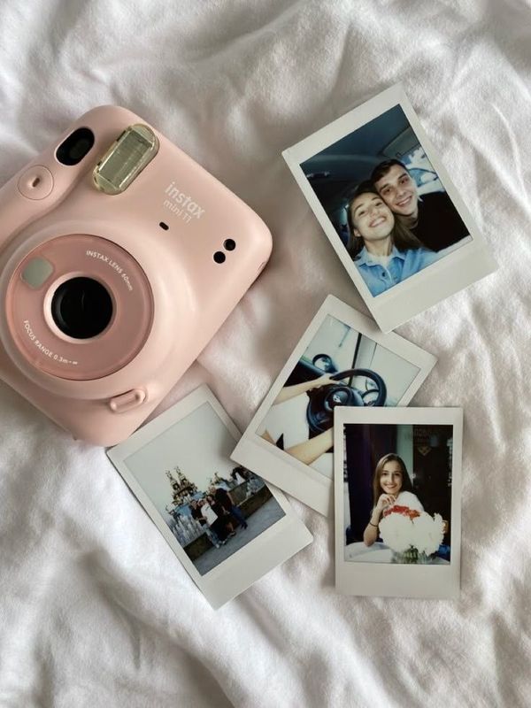 Instax nimi 11 cheholi menen Instax nimi 11 cheholi menen