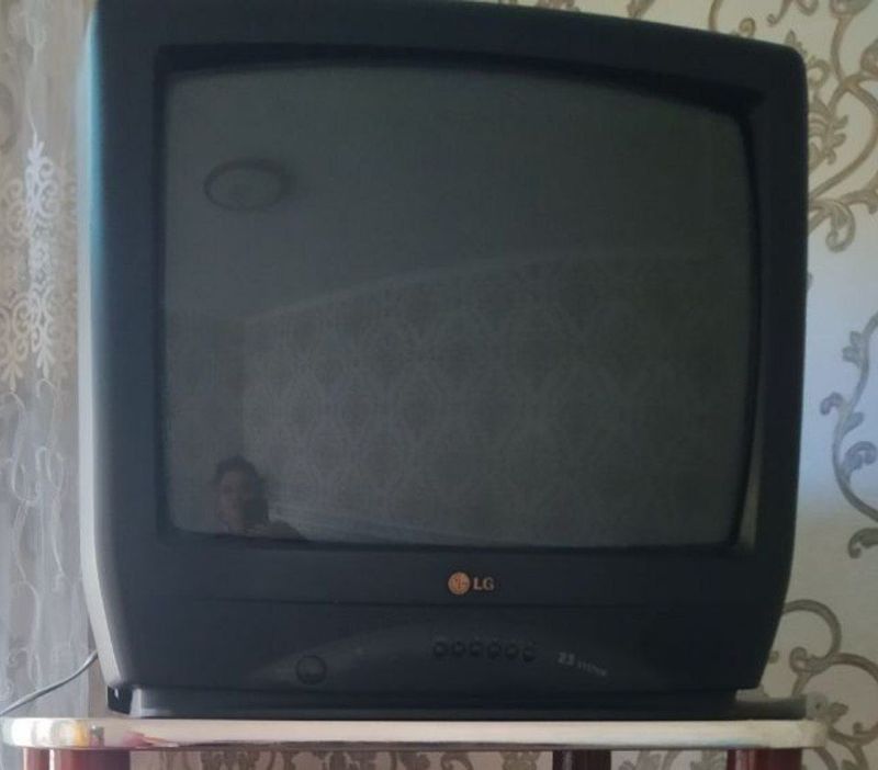 Televizor sotiladi. Televizor sotiladi.