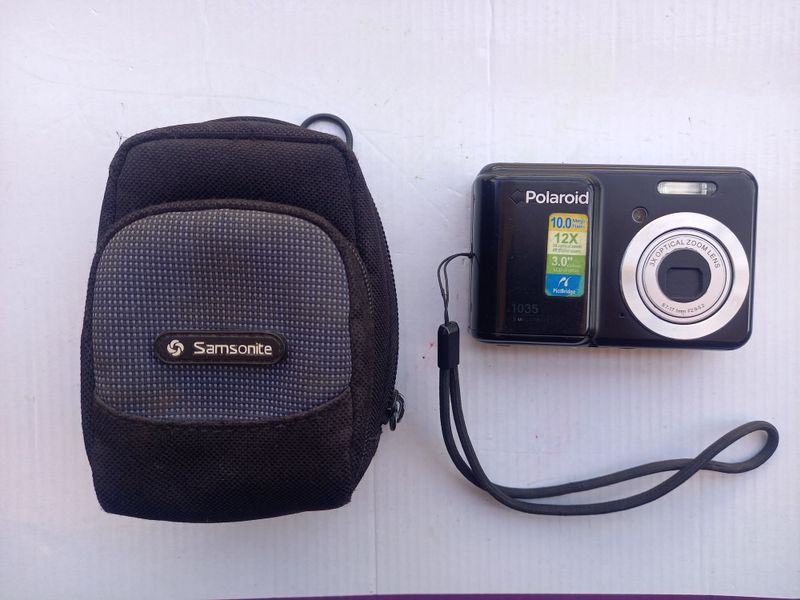 Фотоапарат Polaroid сотилади Фотоапарат Polaroid сотилади