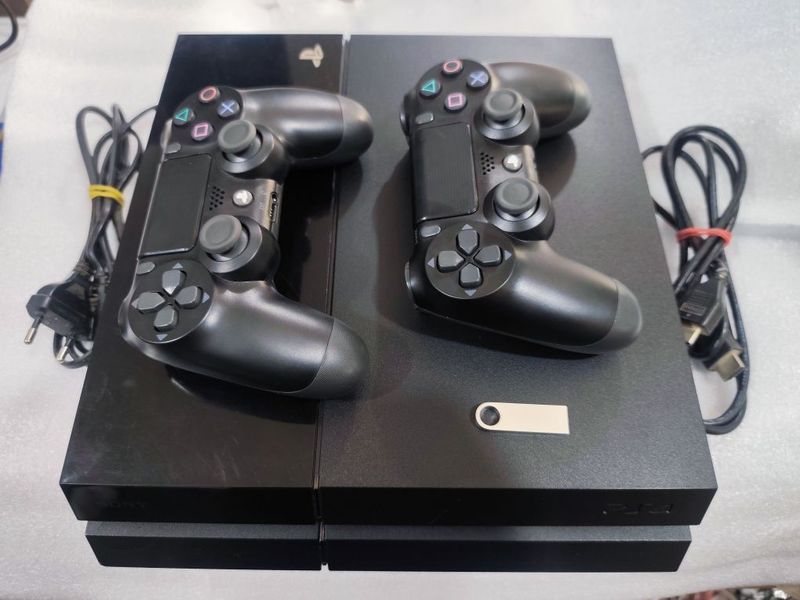 Ps4 fat 500gb версия 9.00 бемалол уйин кушса булади Ps4 fat 500gb версия 9.00 бемалол уйин кушса булади