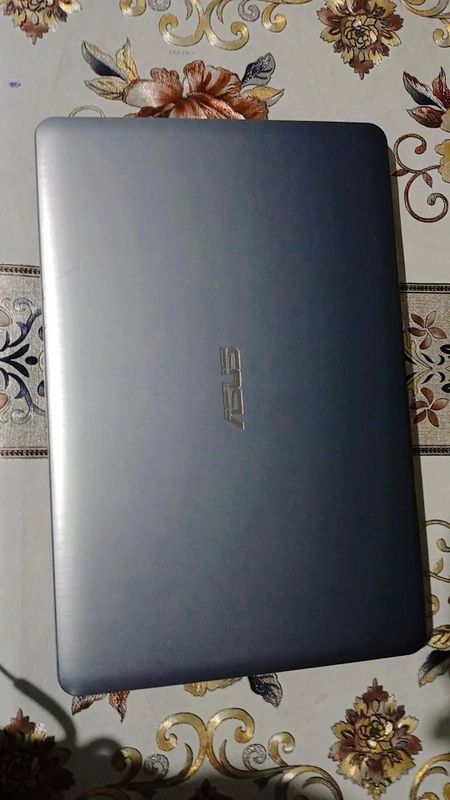 Nautbuk Asus ishlashi zoʻr Nautbuk Asus ishlashi zoʻr