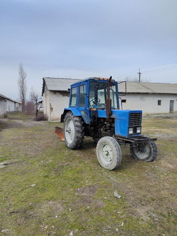 Traktor 80 sotiladi