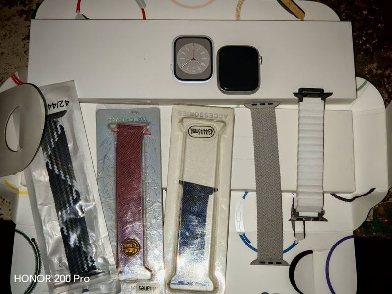 Apple Watch 8.45mm silver ремешок родной чёрный+куча ремешков бонусом Apple Watch 8.45mm silver ремешок родной чёрный+куча ремешков бонусом