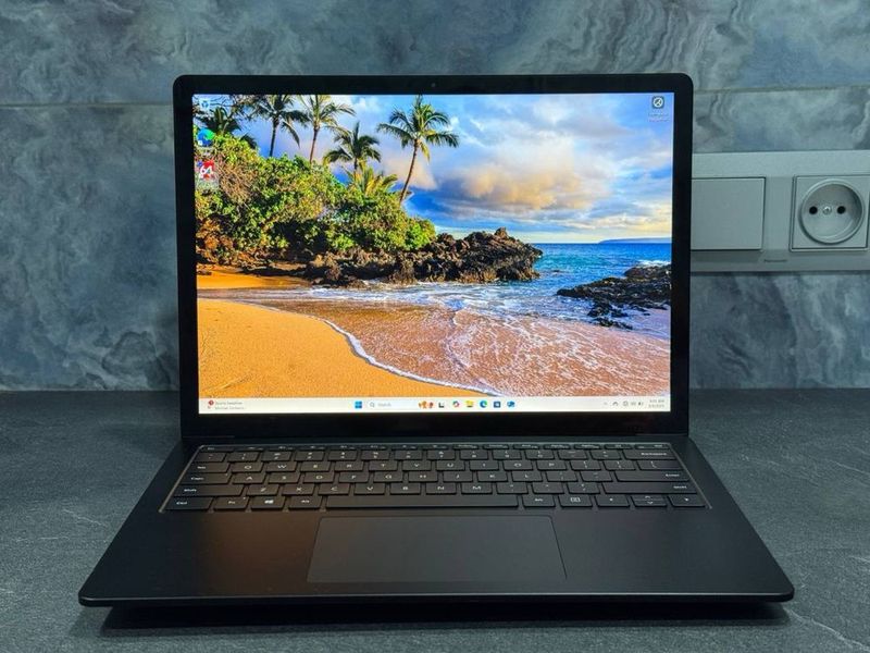 Microsoft surface laptop 3 i7-10 gen / 16 / 256 / 2k Сенсорный экран Microsoft surface laptop 3 i7-10 gen / 16 / 256 / 2k Сенсорный экран