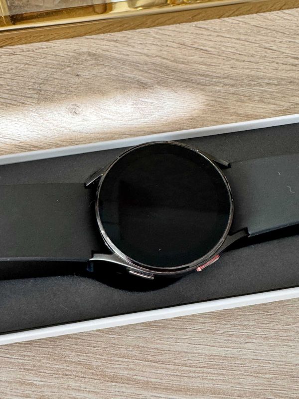 Galaxy Watch 4 sotiladi 40mm Galaxy Watch 4 sotiladi 40mm