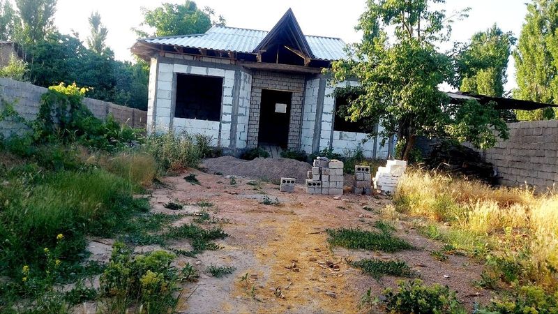 Бостонлик Азадбашда 6-сотих 4-хонал каропка уйи бор Бостонлик Азадбашда 6-сотих 4-хонал каропка уйи бор