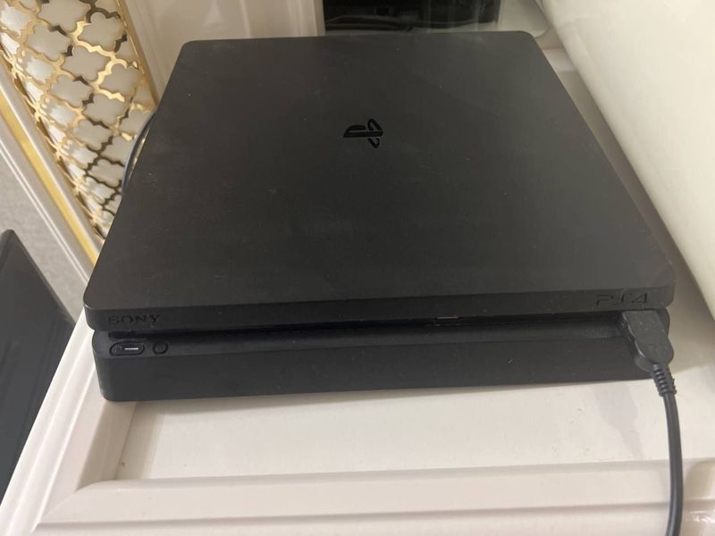 Playstation4 slim 1 tb 1ta jostik versiya 6.72 golden hen proshivk