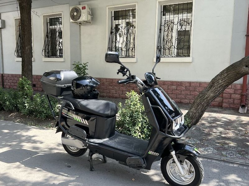 Elektron skuter, holati zor, kraskasi toza Elektron skuter, holati zor, kraskasi toza