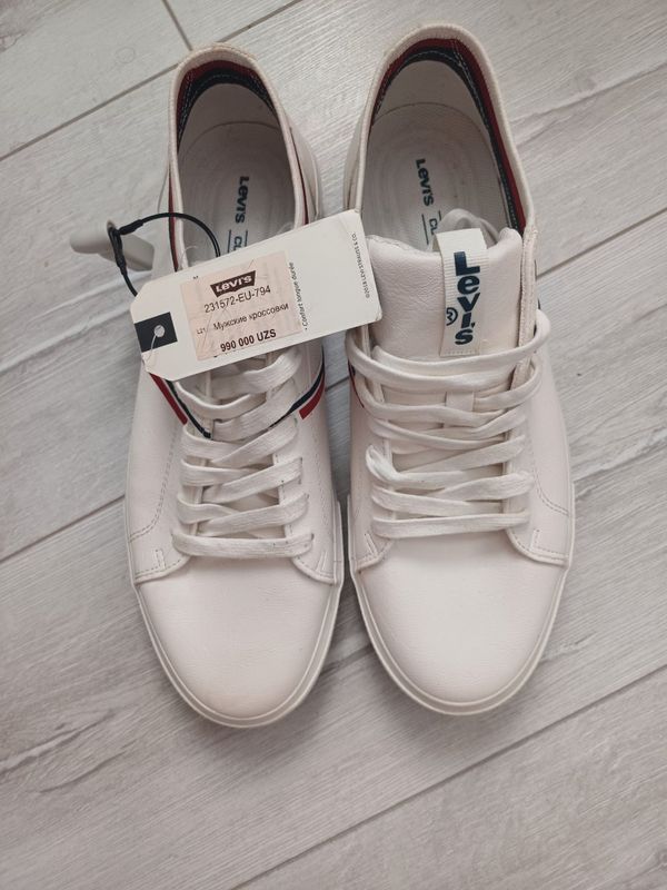 Новые фирменные Levi's кеды Новые фирменные Levi's кеды