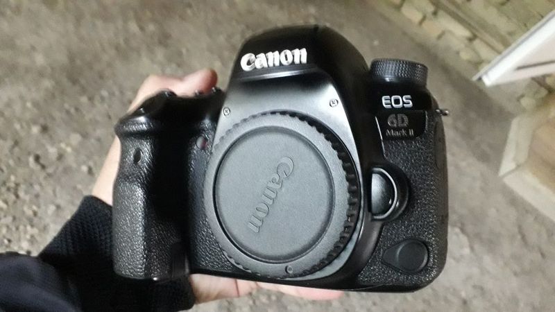 Canon 6D mark 2 body sotiladi