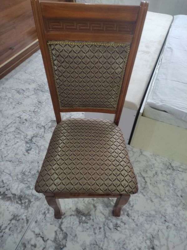 Mehmonhona Stol va Stullari Sotiladi Mehmonhona Stol va Stullari Sotiladi