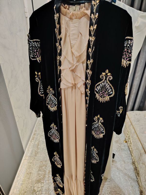 Naturalka pombarxitdan tikilgan abaya va baza