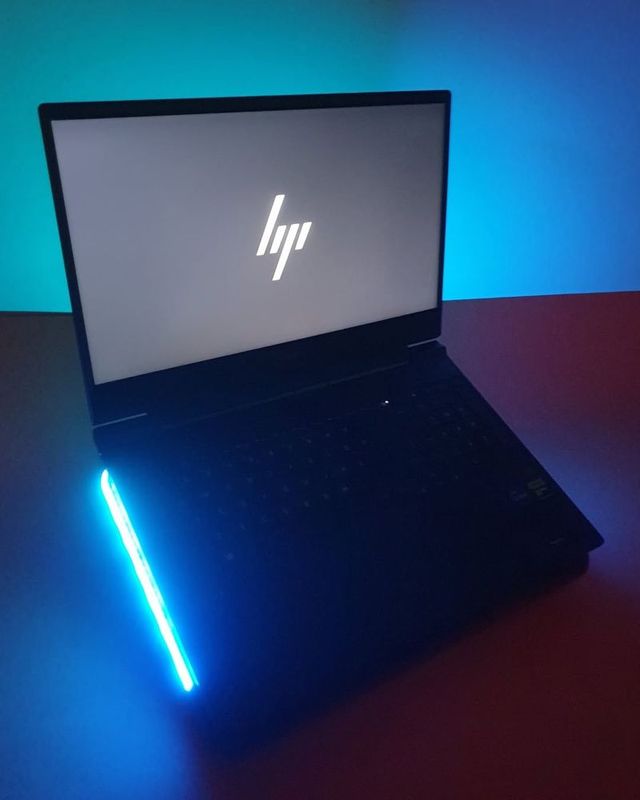 Noutbuk sotiladi gamerlar uchun Noutbuk sotiladi gamerlar uchun