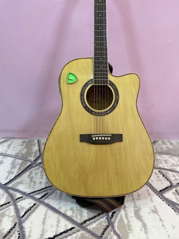 gitara yangi holatda grand music