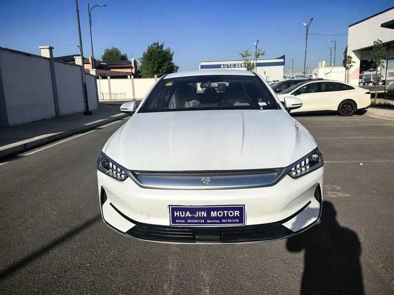 BYD Qin PLUS 510 Yangi mashina, super chegirma sotiladi BYD Qin PLUS 510 Yangi mashina, super chegirma sotiladi