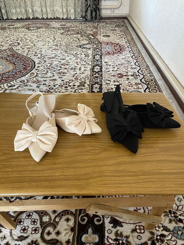 Ayollar oyoq kiyimi sotiladi