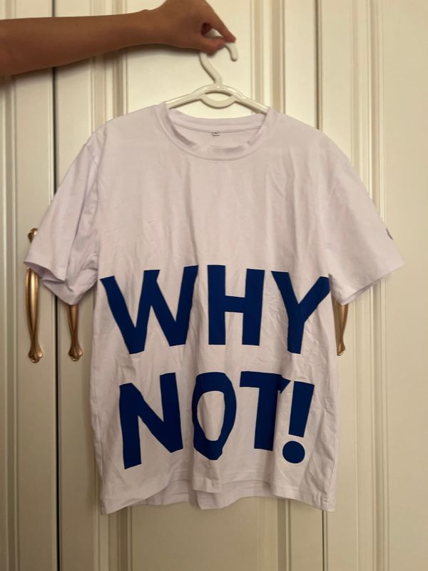 Белая стильная футболка why not