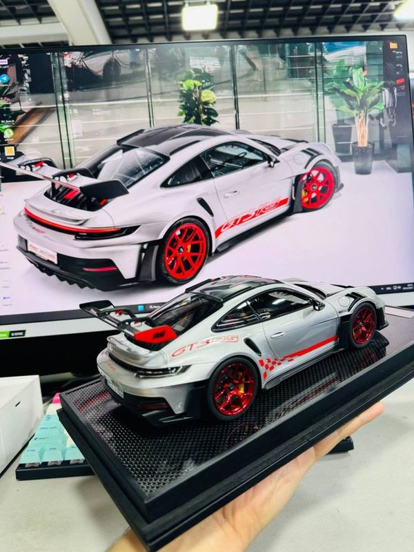 Porsche 911 Gt3 rs коллекционная моделька 1:18