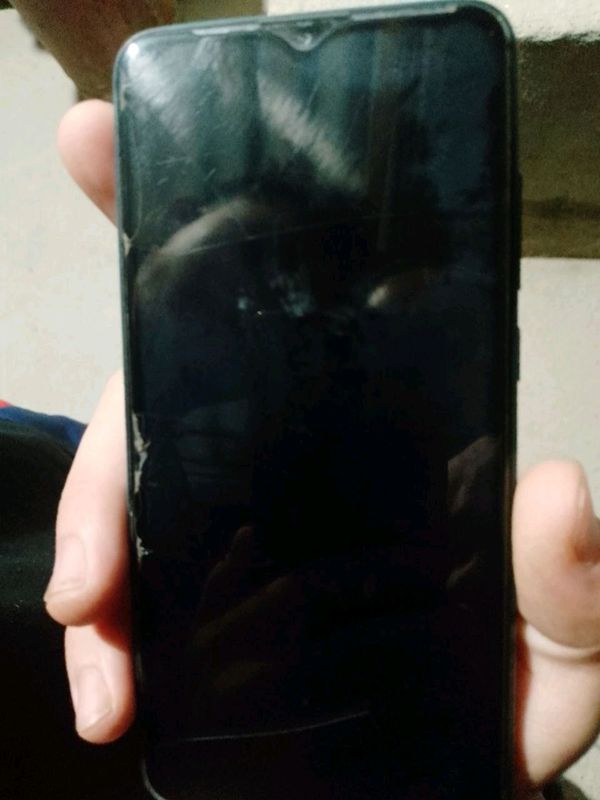 Xiaomi redmi8.sotiladi xotirasi4/64gb 900000ming