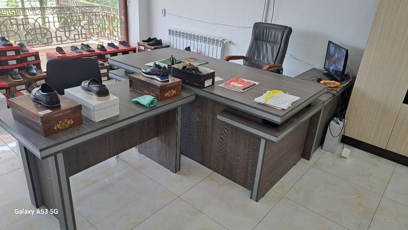 Ofis mebeli sotiladi