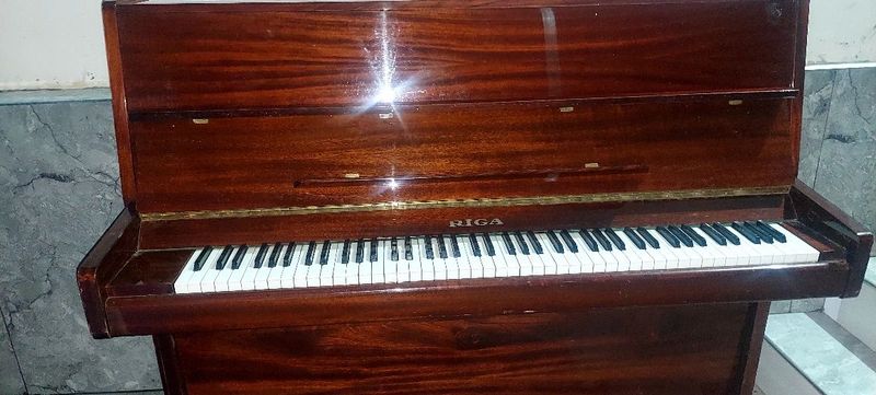 RIGA pianino300$