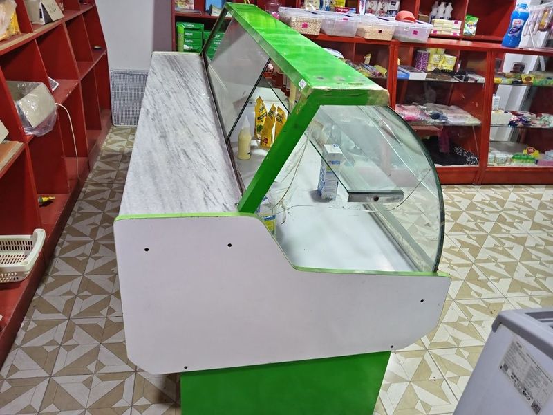 Ветрина холодильник