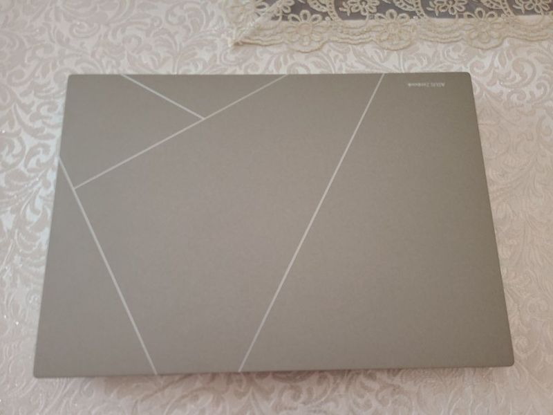 ASUS Zenbook 14 Oled UX3404VA-M9159 ASUS Zenbook 14 Oled UX3404VA-M9159