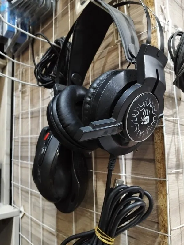 Bloody O'yin uchun mo'ljallangan quloqchin(naushnik) sotiladi