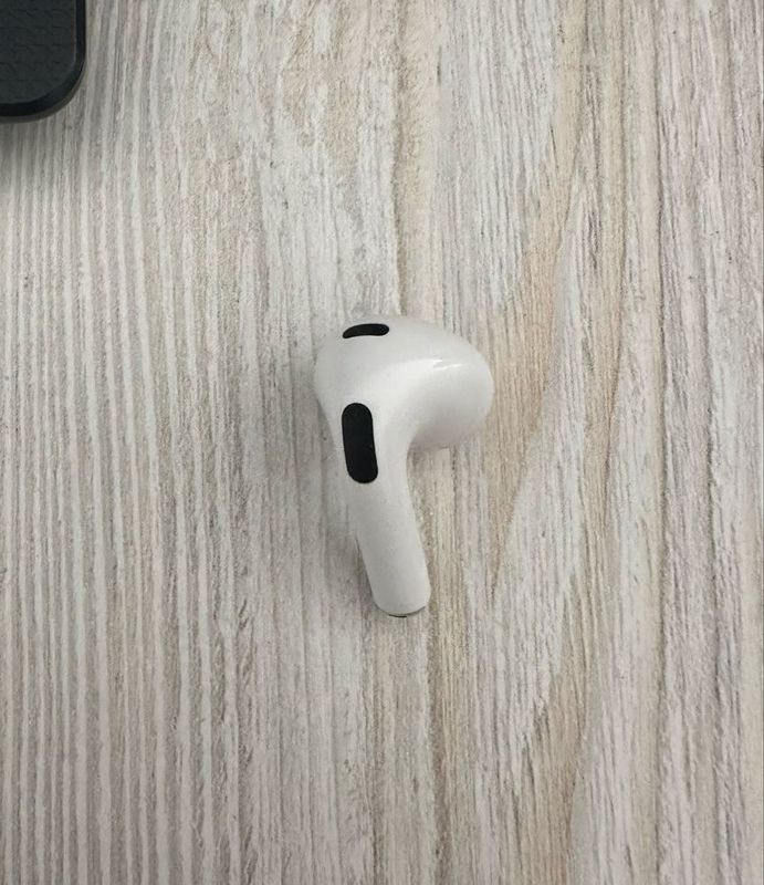 Продается наушник airpods 3 правый оригинал