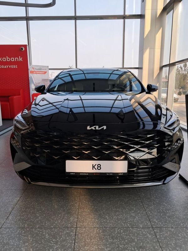 KIA K8 3.5 hajmli baquvvat mator 300 ta ot kuchiga ega avtomobil